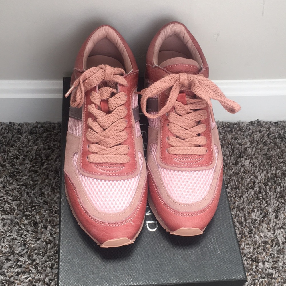 Women's casual pink sneakers
